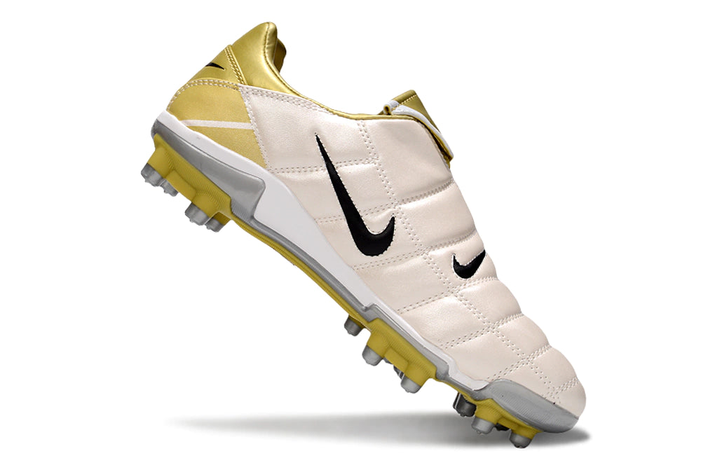 Chuteira Nike Total 90 Campo - Branco/Dourado