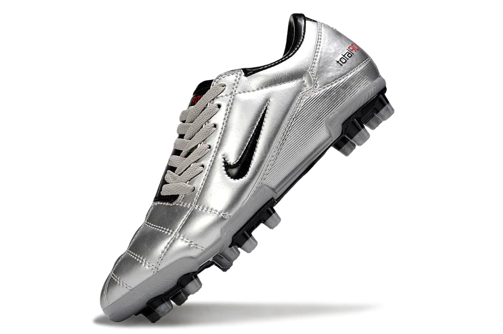 Chuteira Nike Total 90 Campo - Prata/Preto