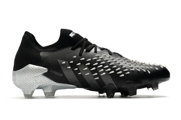 Chuteira Adidas Predator Freak.1 Low Campo FG "Superstealth"