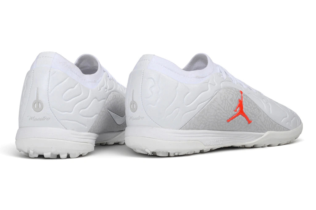 Chuteira Nike Tiempo Maestro TF - Branco