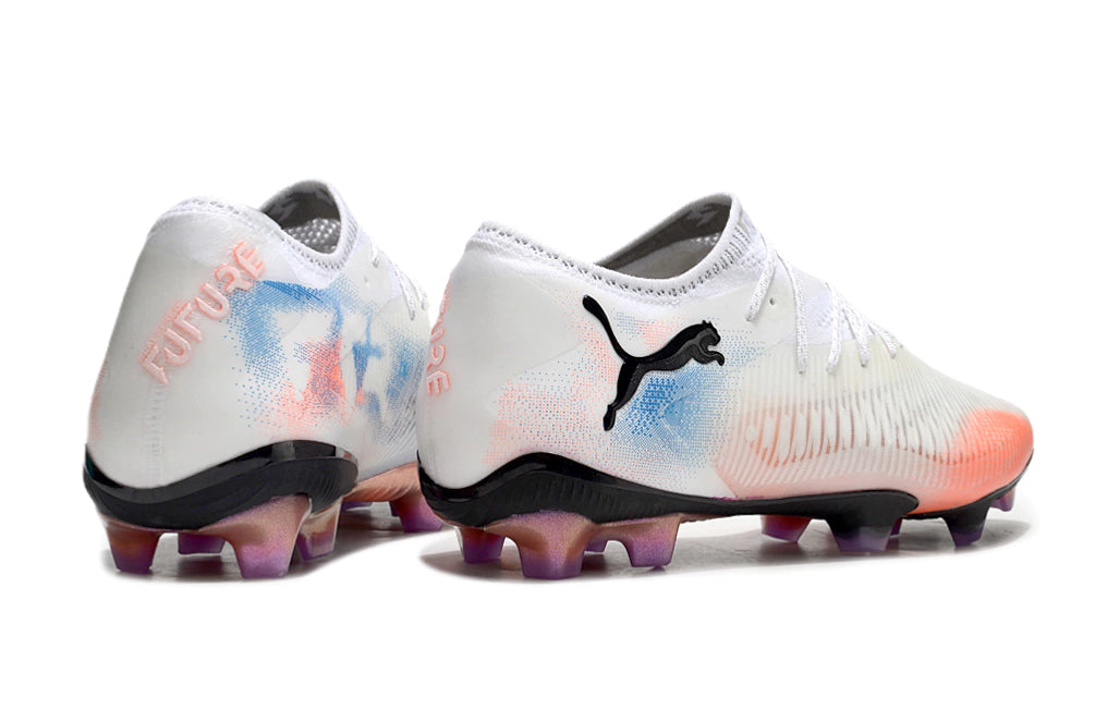 Chuteira Puma Future 8 Ultimate Low Campo FG - Branco/Preto/Rosa/Azul