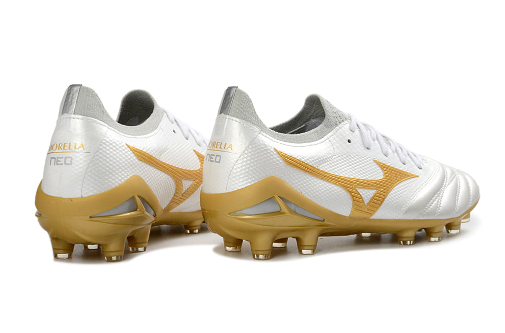 Chuteira Mizuno Morelia Neo 4 Campo - Branco/Dourado