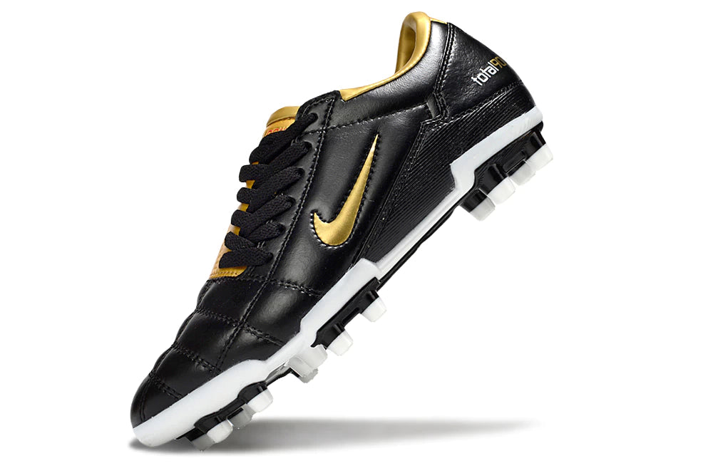 Chuteira Nike Total 90 Campo - Preto/Dourado