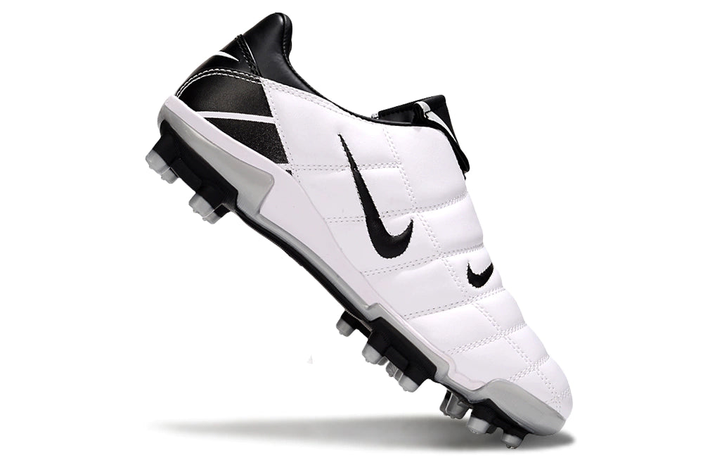 Chuteira Nike Total 90 Campo - Branco/Preto