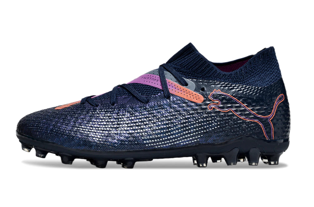 Chuteira Puma Future 7 Match MG - Azul Escuro/Rosa