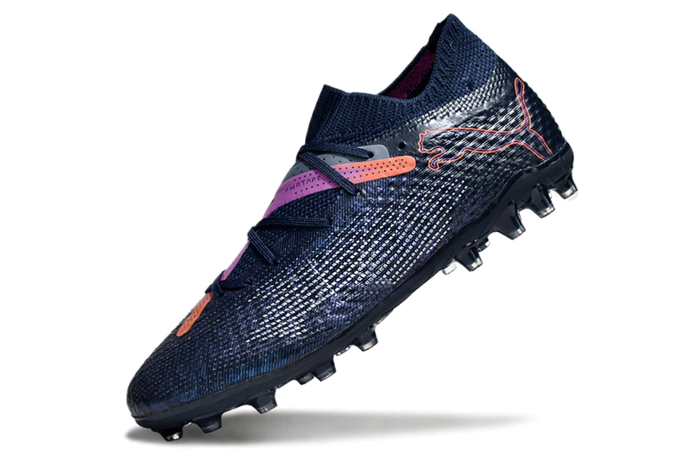 Chuteira Puma Future 7 Match MG - Azul Escuro/Rosa