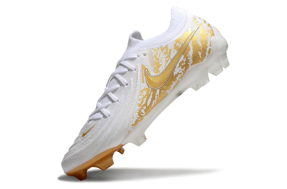 Chuteira Nike Phantom GX2 Elite Campo FG - Branco/Dourado