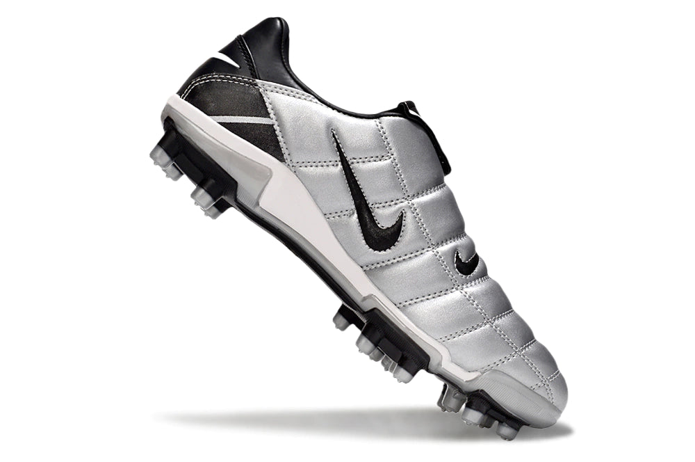 Chuteira Nike Total 90 Campo - Cinza/Preto
