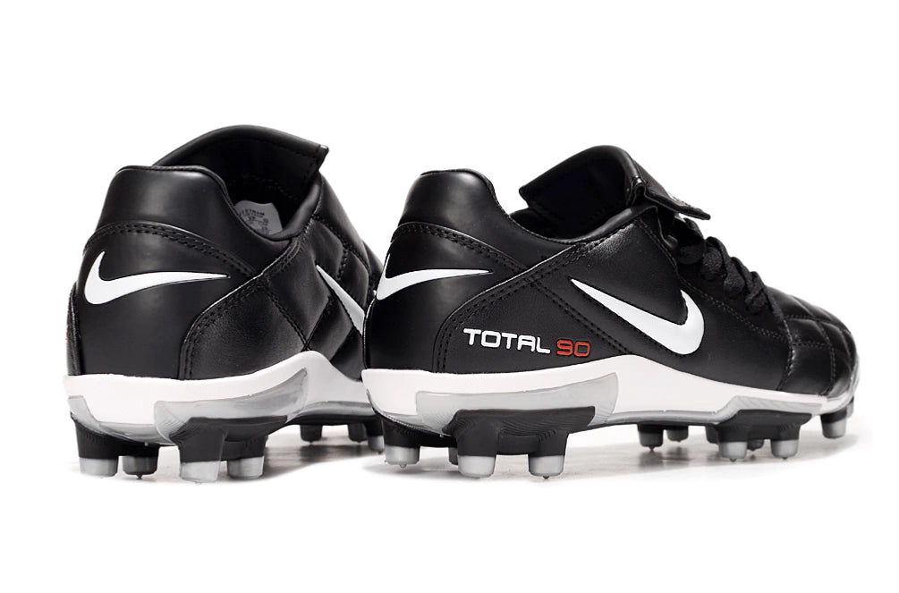 Chuteira Nike Total 90 Campo - Preto/Branco