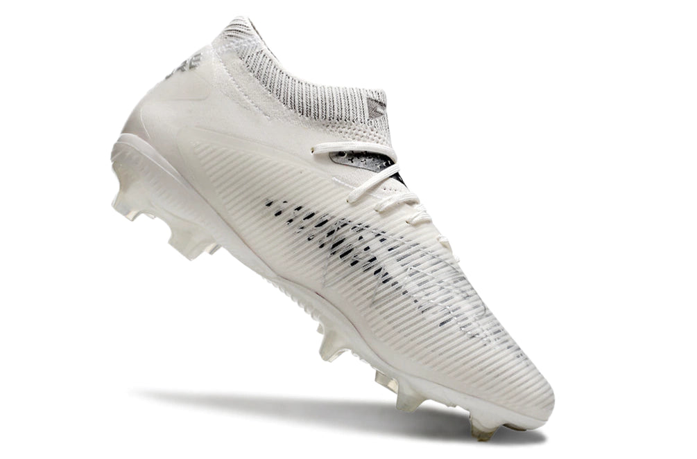Chuteira Puma Future 8 Ultimate Botinha Campo FG - Branco/Preto
