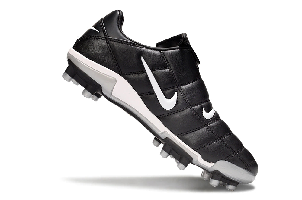 Chuteira Nike Total 90 Campo - Preto/Branco