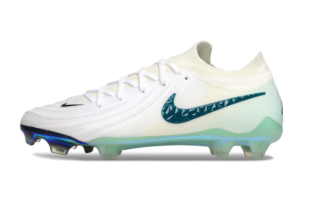 Chuteira Nike Phantom GX2 Elite Campo FG "Chromatic"