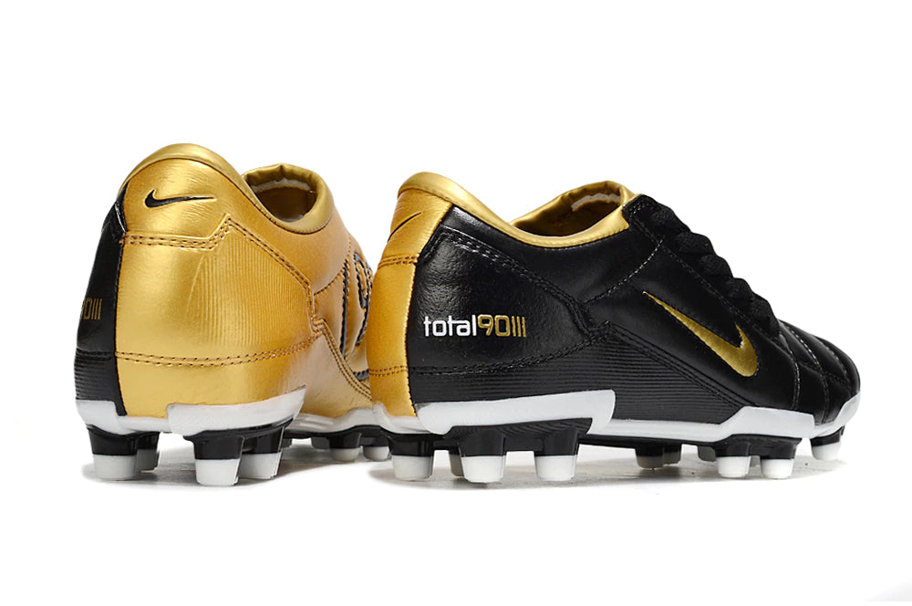 Chuteira Nike Total 90 Campo - Preto/Dourado