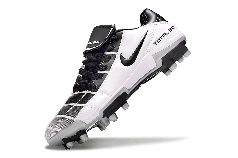 Chuteira Nike Total 90 Campo - Branco/Preto