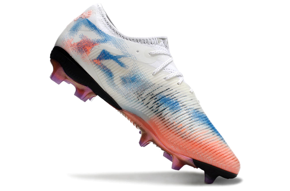 Chuteira Puma Future 8 Ultimate Low Campo FG - Branco/Preto/Rosa/Azul